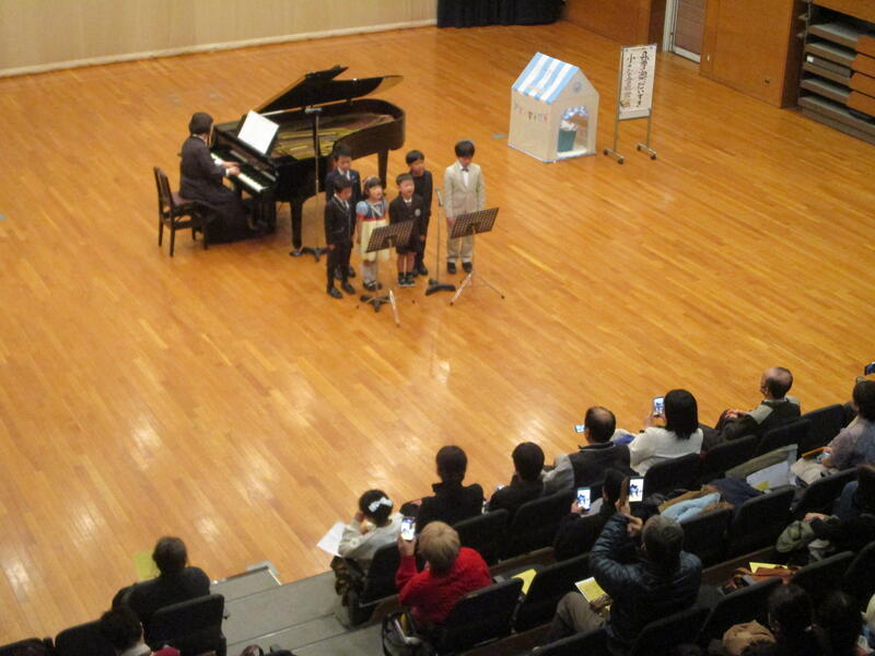 ミューズ・ピアノ音楽教室　発表会合唱様子