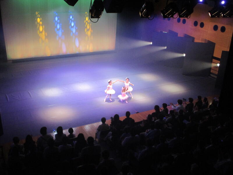 FFダンススタジオ　発表会様子