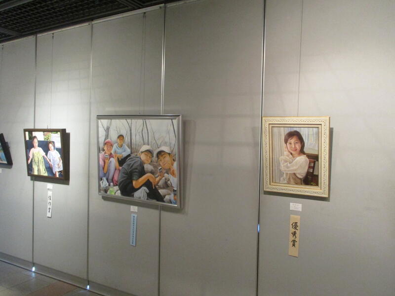 ぐんま県　人物画展様子
